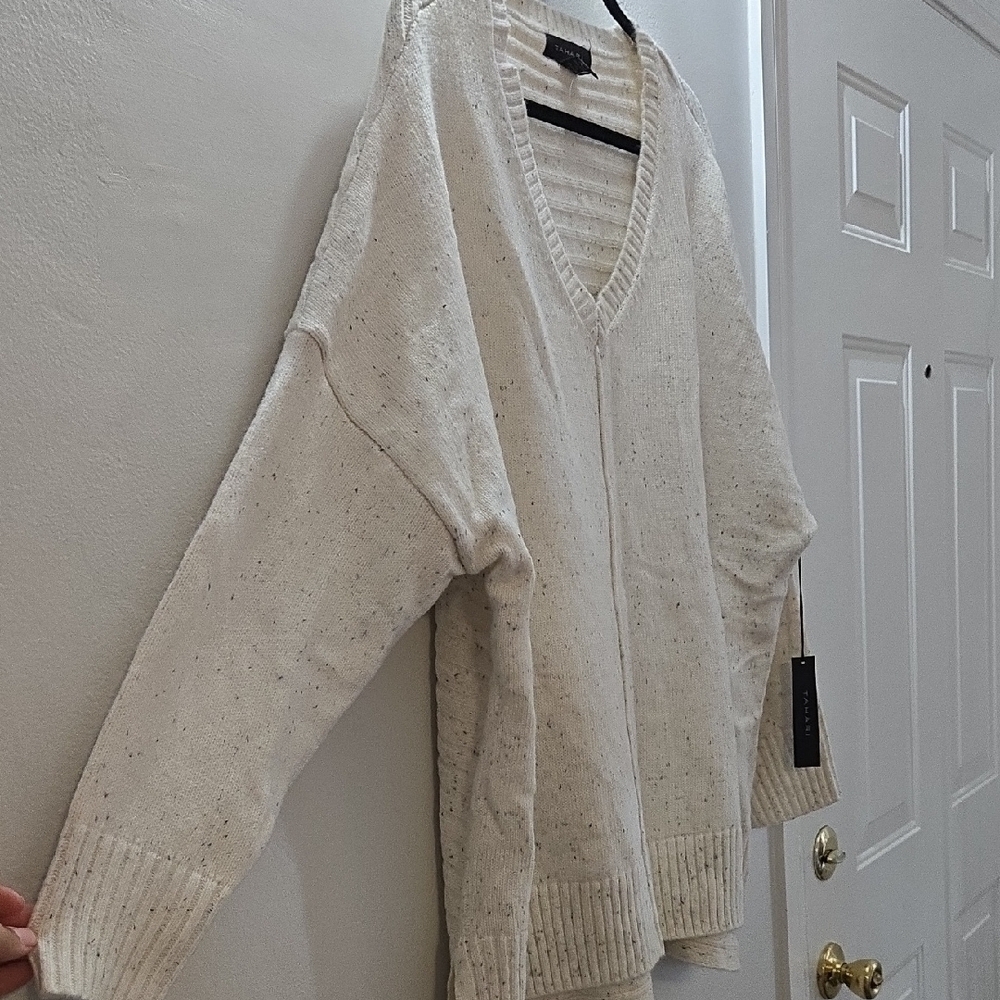 Tahari Cream V-Neck Sweater Size 2X - Picture 4 of 7